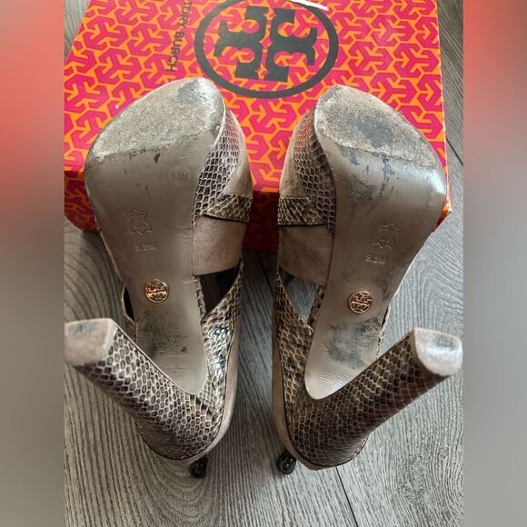 Tory Burch woman’s snake print high heels - Picture 7 of 8
